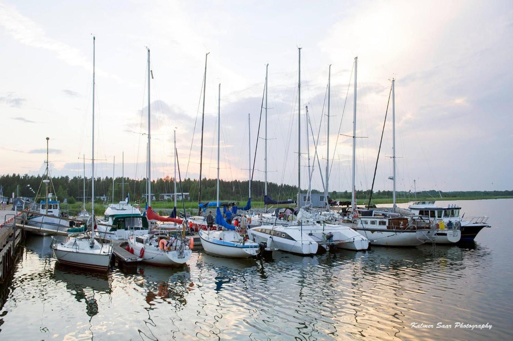 Lounaranna Harbour Accommodation Simisti Екстериор снимка